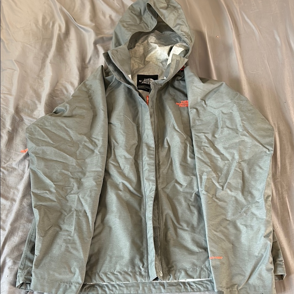 The North Face Gray Utility Jacket with Hood and Water-Resistant Fabric